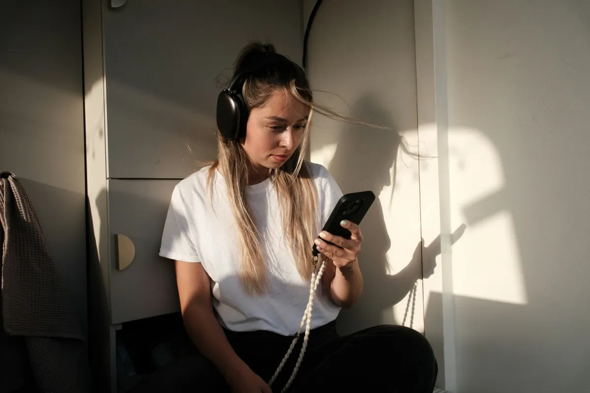 eSIM vs Physical SIM Card: Which Is Better for Travel?